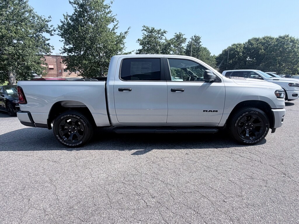 New 2026 Ram 1500 EXPRESS CREW CAB 4X4 5'7 BOX Pickup