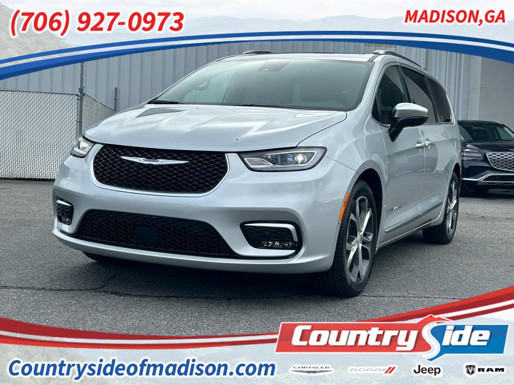 2026 Chrysler Pacifica Pinnacle's photo