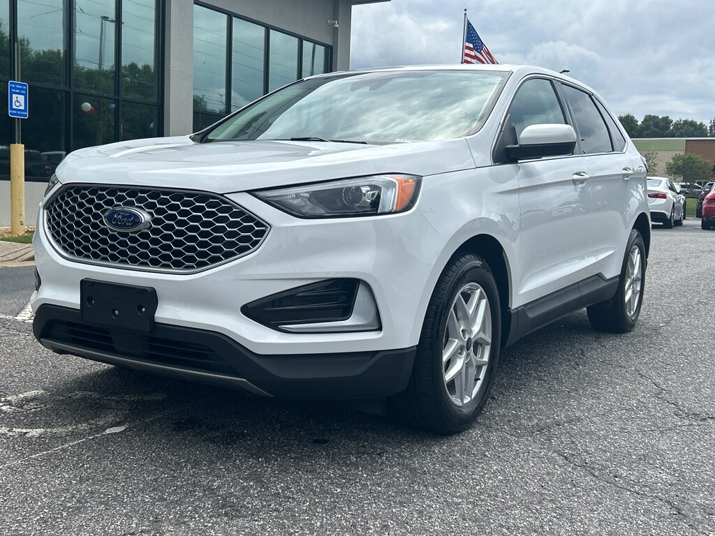2024 Ford Edge SEL photo 3