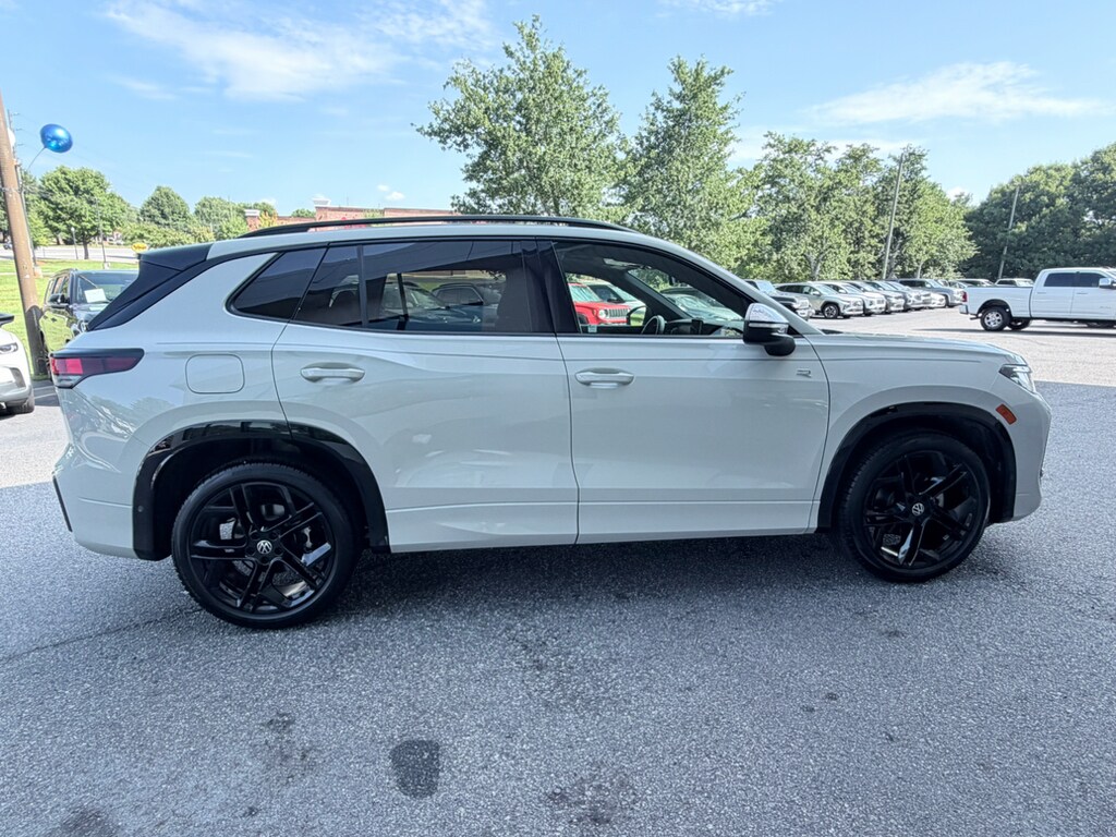 Used 2026 Volkswagen Tiguan SE R-Line Black Sport Utility
