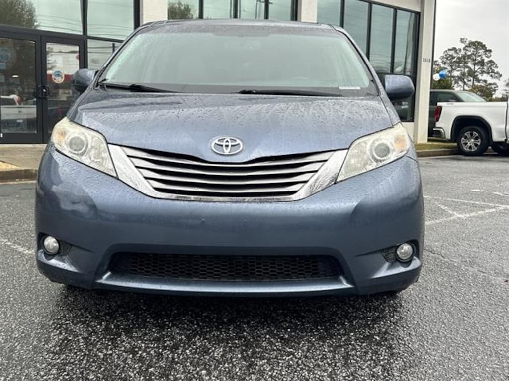 Used 2017 Toyota Sienna XLE 8-Passenger