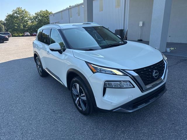 2023 Nissan Rogue SL photo 2