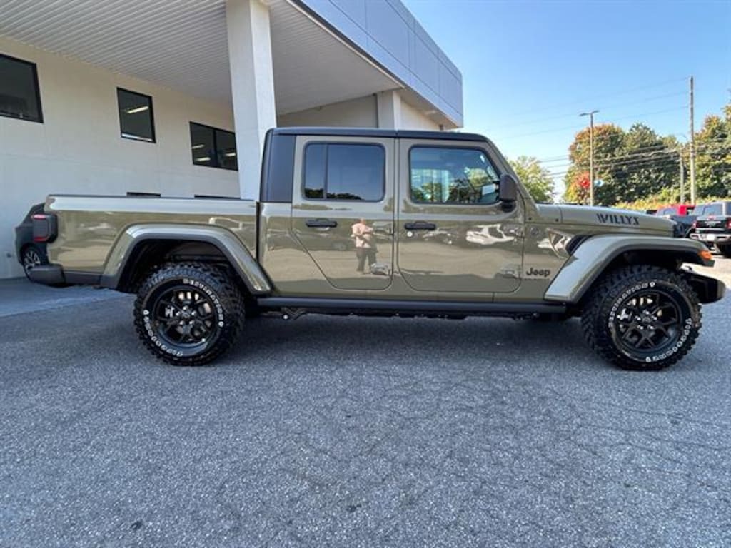 New 2025 Jeep Gladiator WILLYS 4X4 Pickup