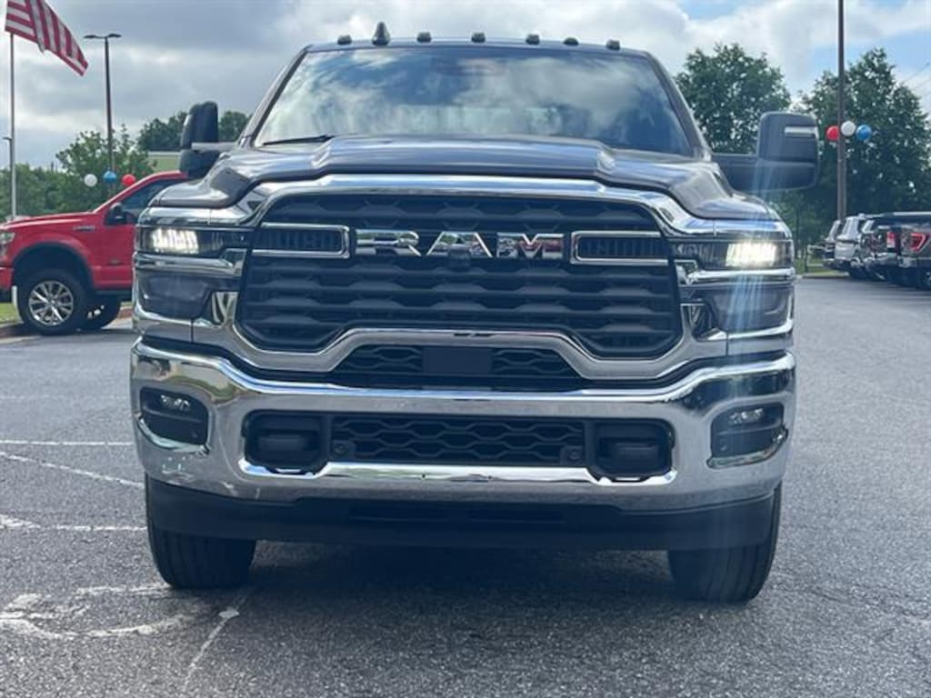 New 2025 Ram 2500 TRADESMAN CREW CAB 4X4 6'4 BOX Pickup