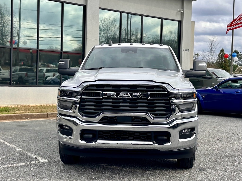 New 2026 Ram 3500 Chassis Cab TRADESMAN CREW 4X4 60' CA Pickup