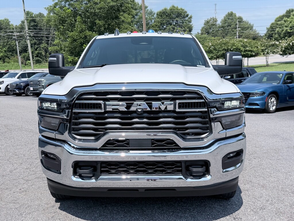 New 2026 Ram 3500 Chassis Cab TRADESMAN CREW 4X4 60' CA Pickup