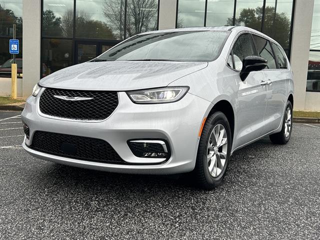 2026 Chrysler Pacifica Limited's photo