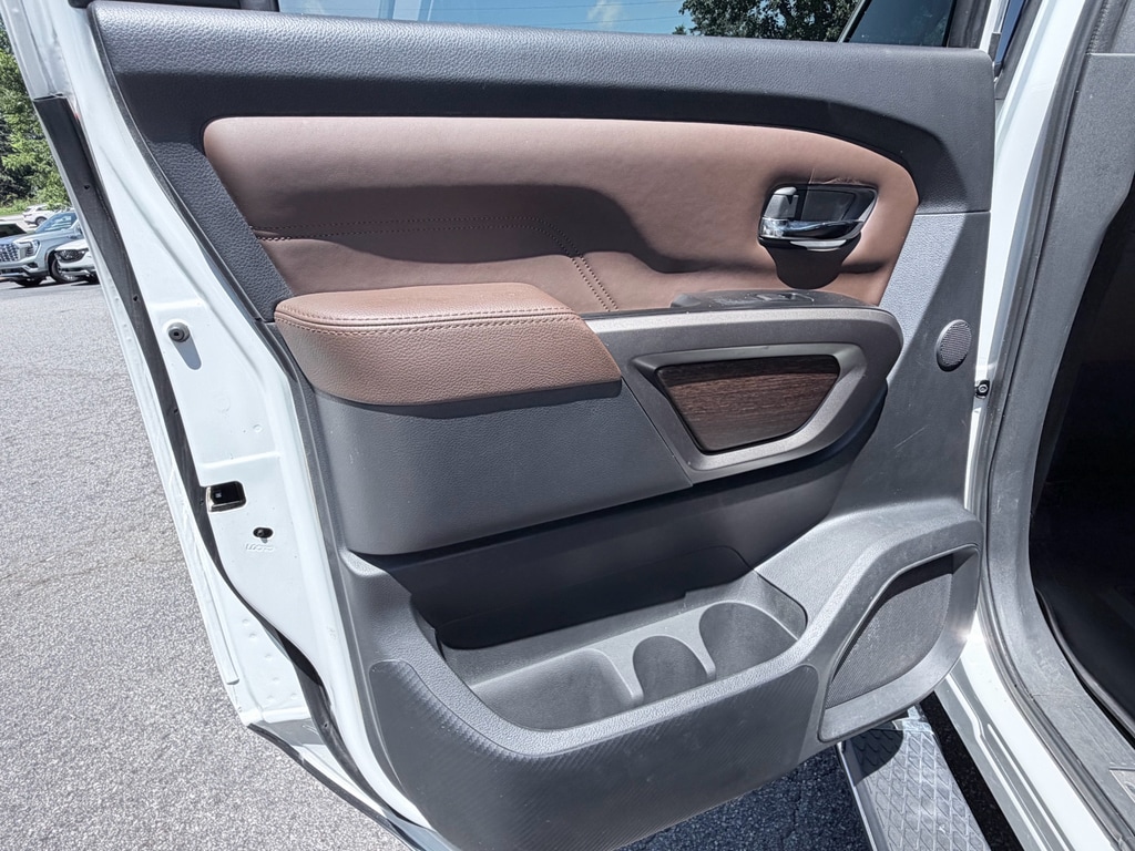 2023 Nissan Titan Platinum Reserve - Photo 33