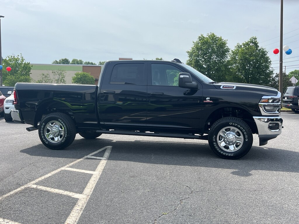 2025 Ram 2500 Tradesman photo 4