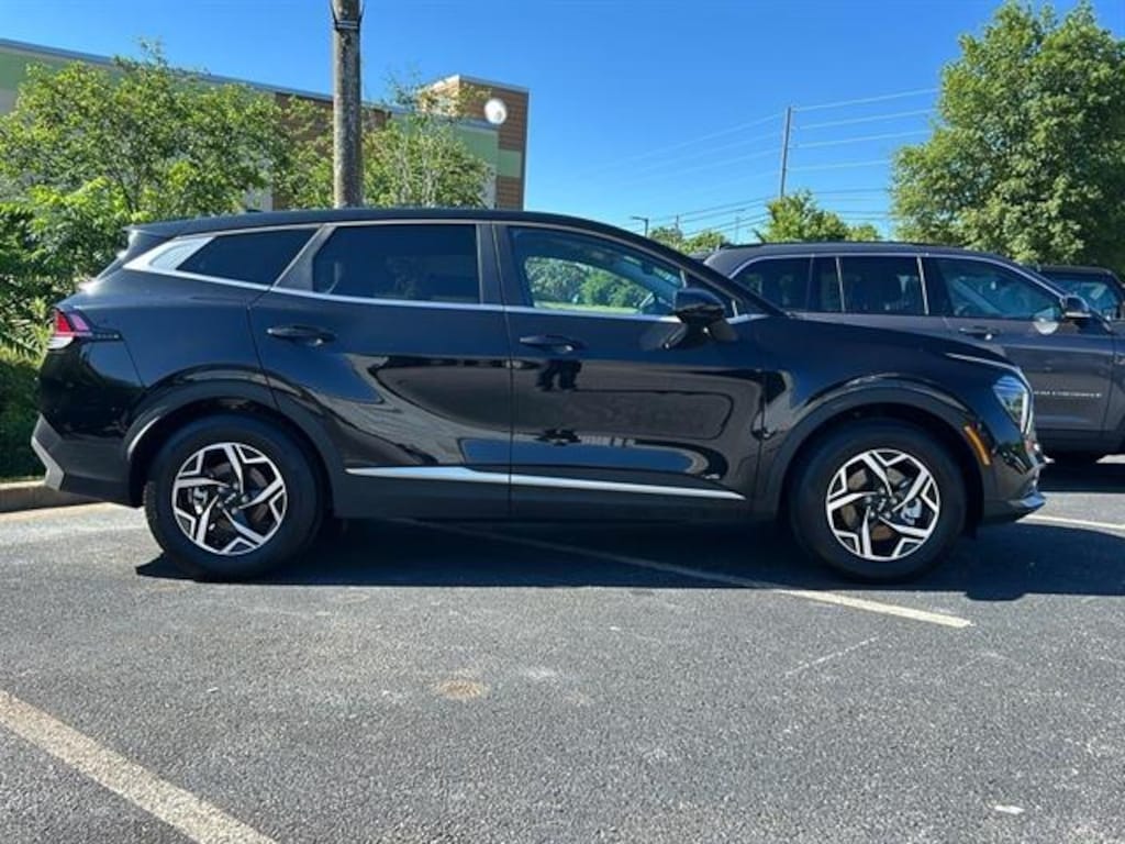 Used 2024 Kia Sportage LX SUV