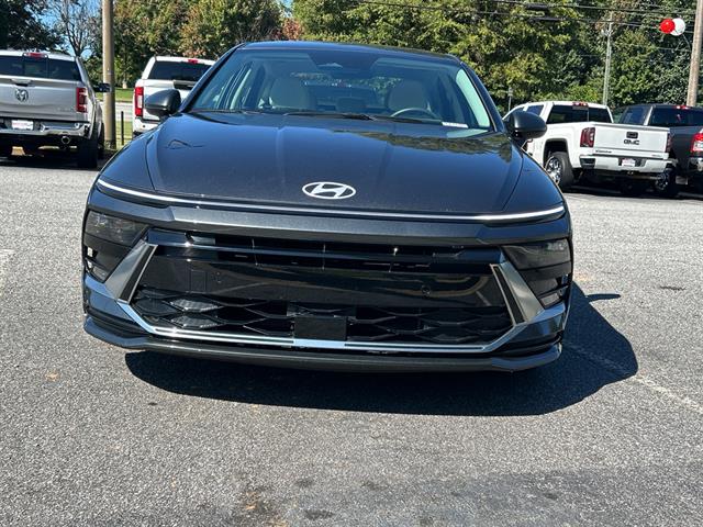 2024 Hyundai Sonata Hybrid SEL photo 2