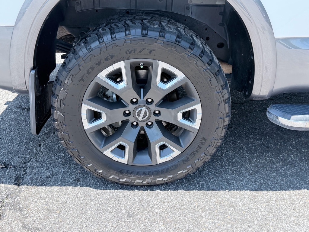 2023 Nissan Titan Platinum Reserve - Photo 37