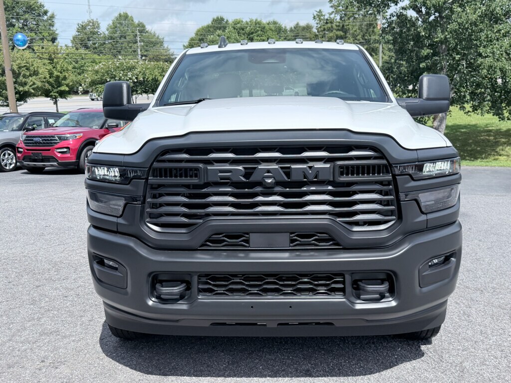 New 2026 Ram 3500 TRADESMAN CREW CAB CHASSIS 4X4 60' CA Pickup