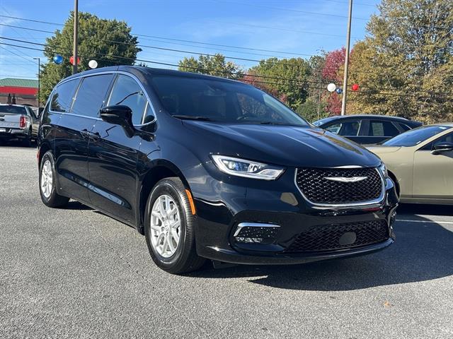 2026 Chrysler Pacifica photo 4