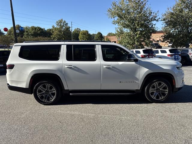 2023 Jeep Wagoneer L Series II photo 2