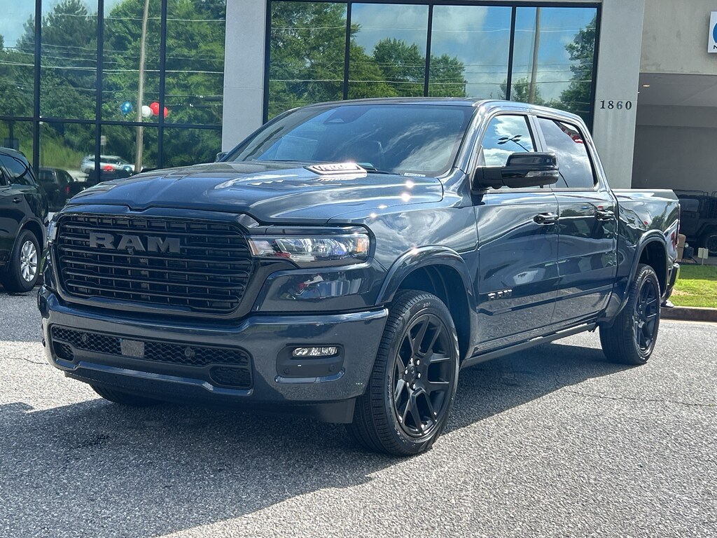 2025 Ram 1500 Laramie photo 3