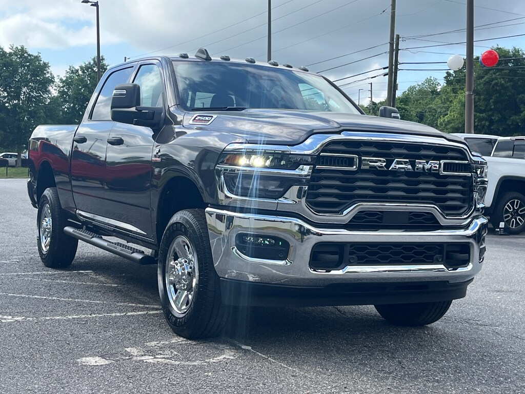 2025 Ram 2500 Tradesman photo 3
