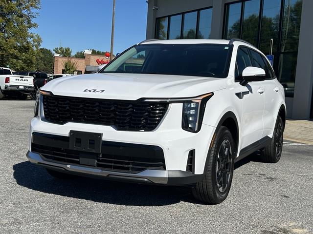 2024 Kia Sorento S's photo
