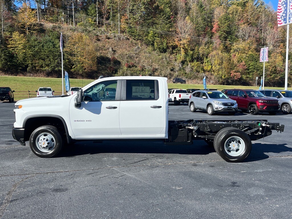 2026 Chevrolet Silverado 3500HD Work Truck photo 2