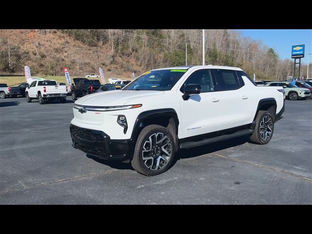 2025 Chevrolet Silverado EV RST photo 4