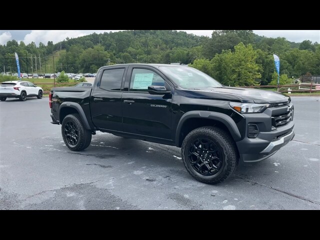 2026 Chevrolet Colorado Trail Boss photo 2