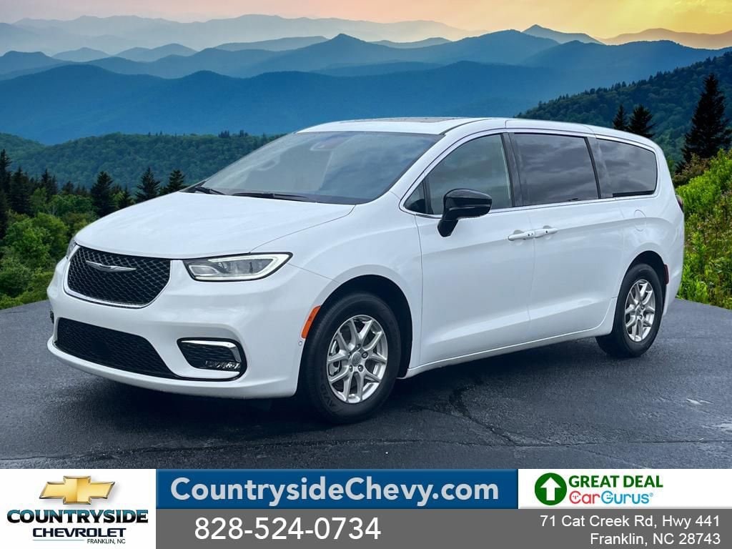 Used 2025 Chrysler Pacifica Select Minivan