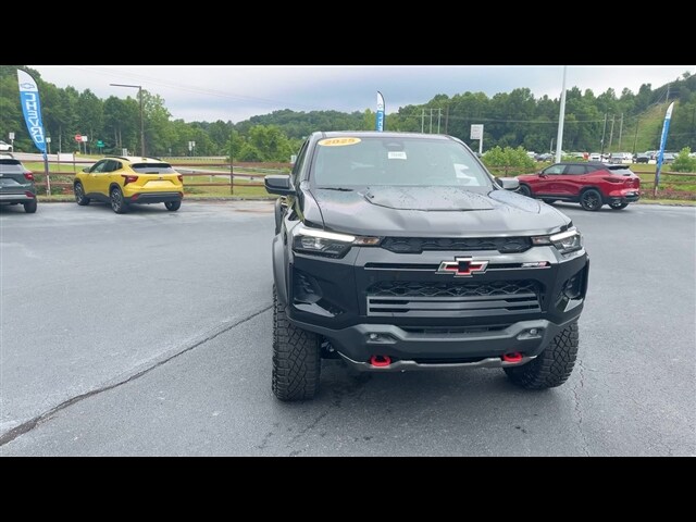 2025 Chevrolet Colorado ZR2 photo 3