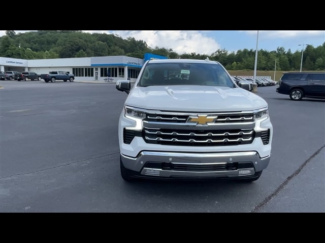 2025 Chevrolet Silverado 1500 LTZ photo 3