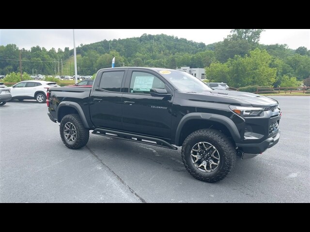 2025 Chevrolet Colorado ZR2 photo 2