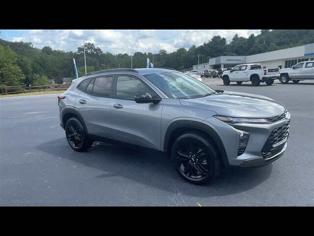 2025 Chevrolet Trax ACTIV photo 2