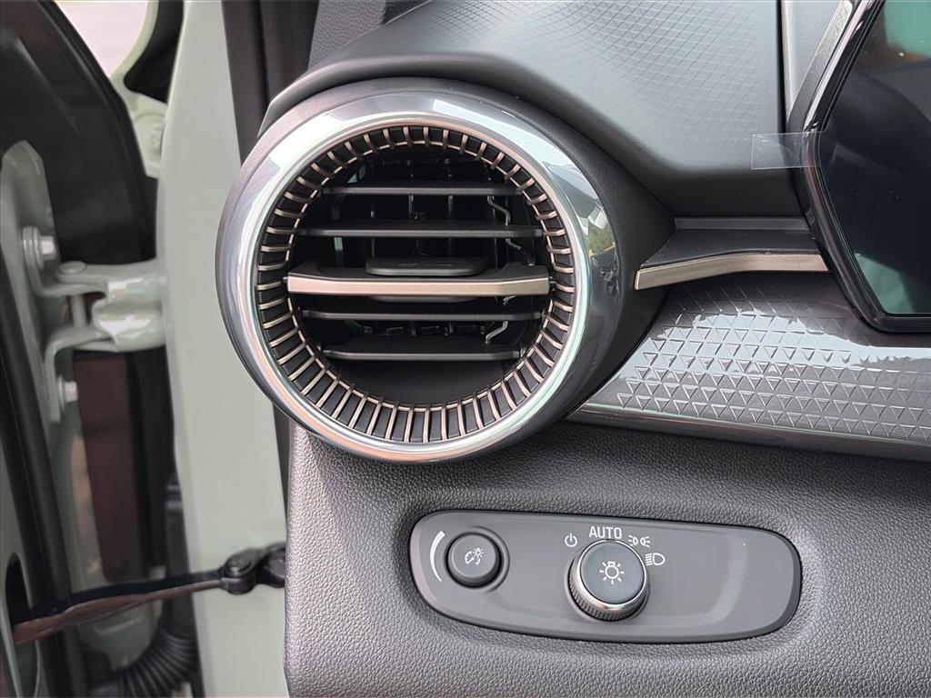 2026 Chevrolet Trax Activ - Photo 25