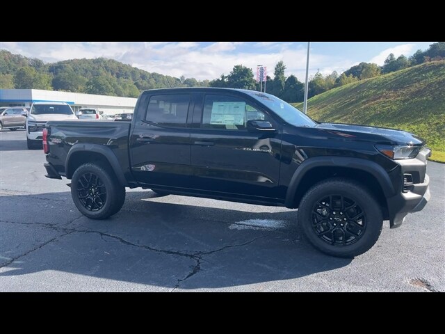 2026 Chevrolet Colorado Trail Boss photo 2