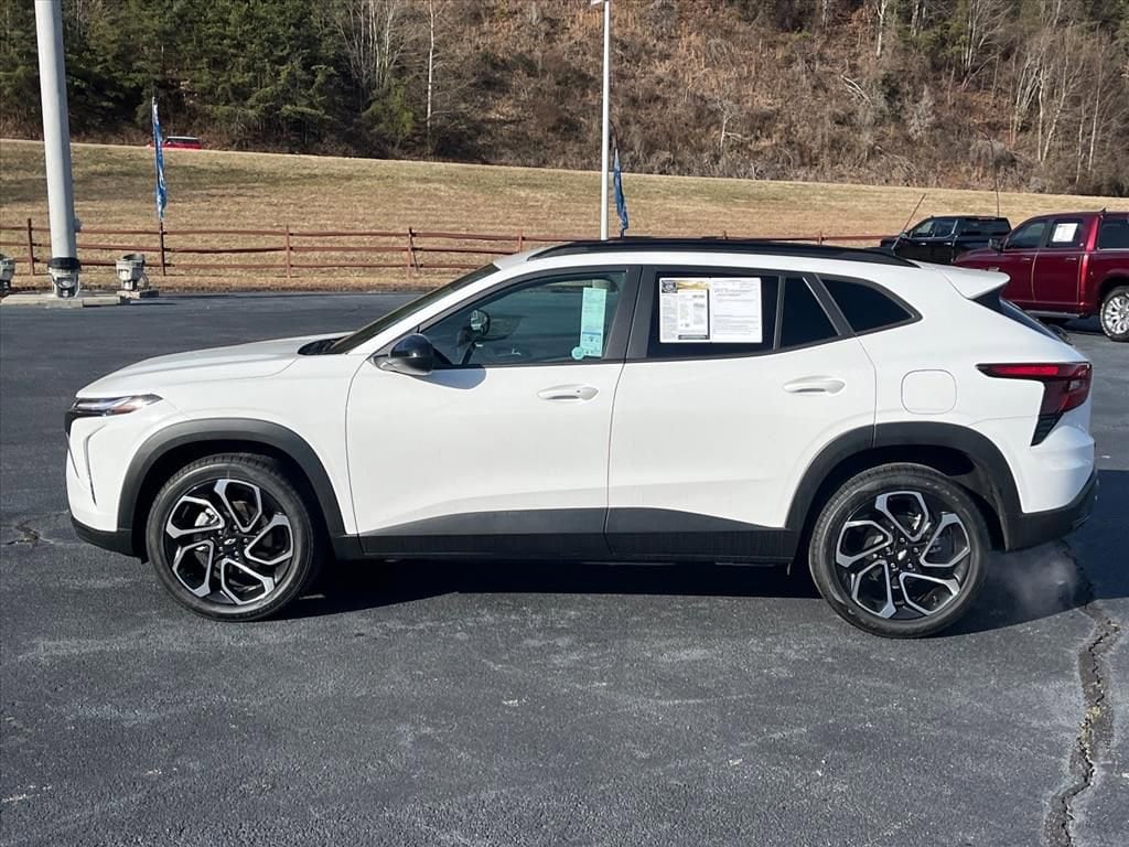 Used 2024 Chevrolet Trax 2RS SUV