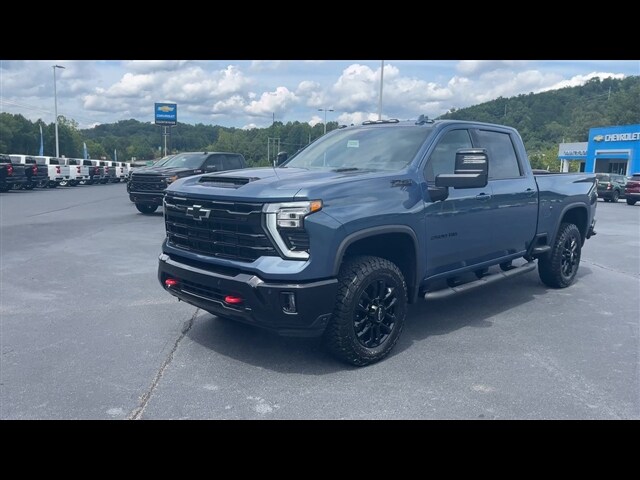 2025 Chevrolet Silverado 2500HD LTZ photo 4
