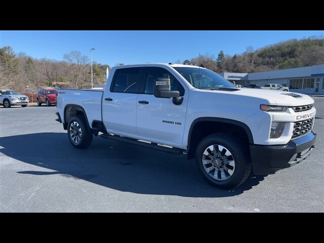2022 Chevrolet Silverado 2500HD Custom photo 2