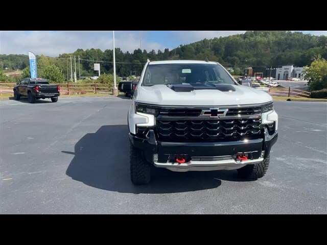 2026 Chevrolet Silverado 1500 ZR2 photo 3