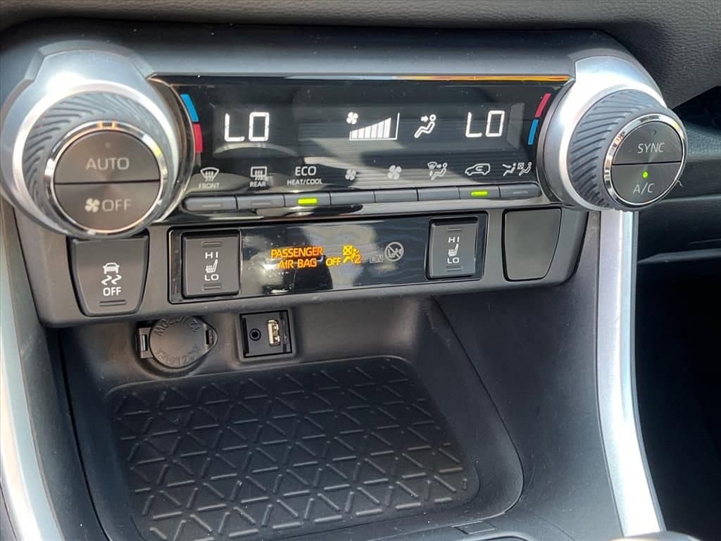 2019 Toyota RAV4 XSE - Photo 17