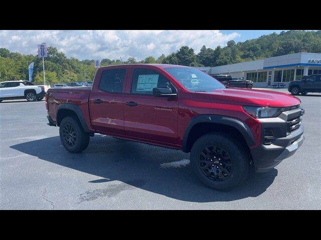 2026 Chevrolet Colorado Trail Boss photo 2