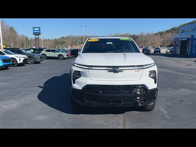 2025 Chevrolet Silverado EV RST photo 3