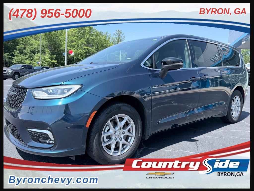2025 Chrysler Pacifica Select's photo