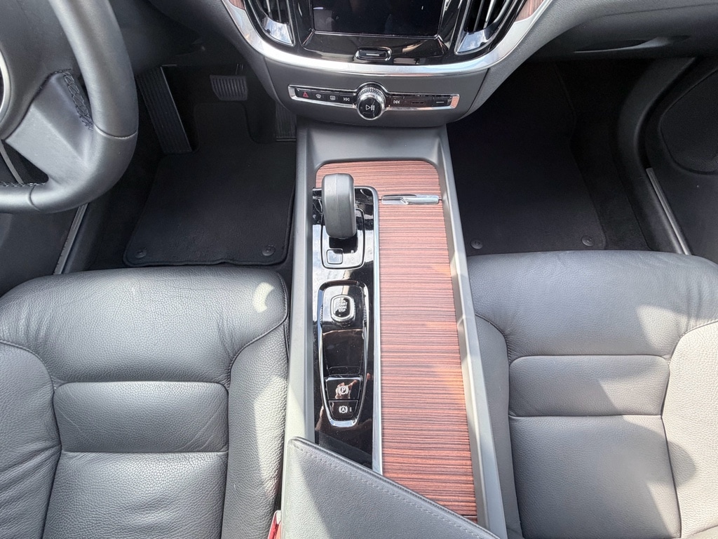 2025 Volvo V60 Cross Country Plus - Photo 13