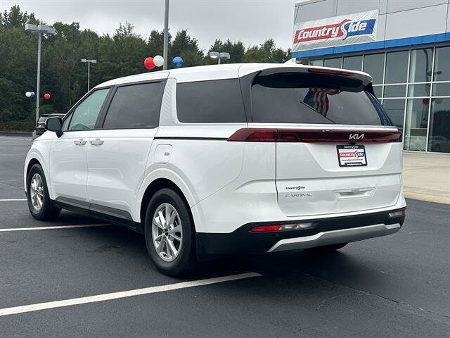 2024 Kia Carnival LX photo 4