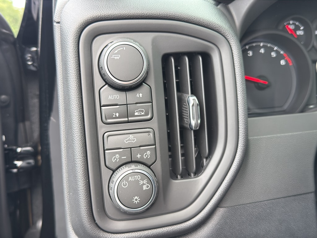2026 Chevrolet Silverado 1500 Custom - Photo 11