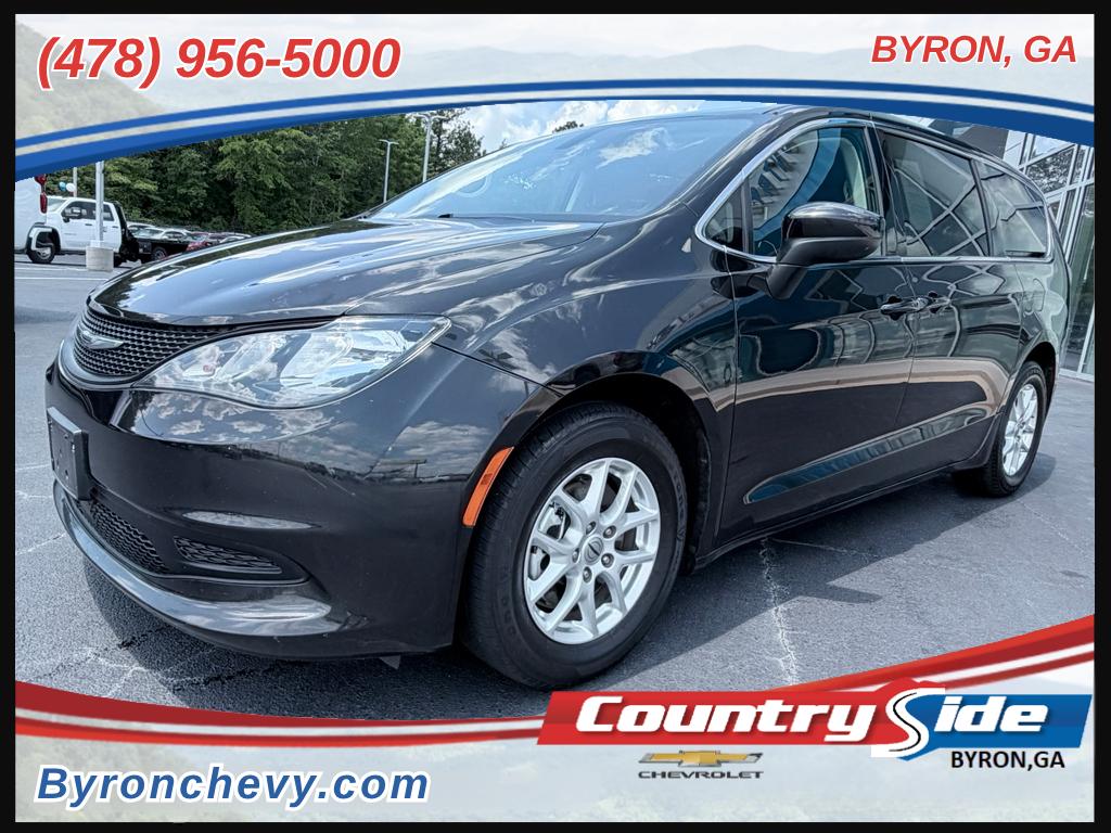 2022 Chrysler Voyager LX's photo