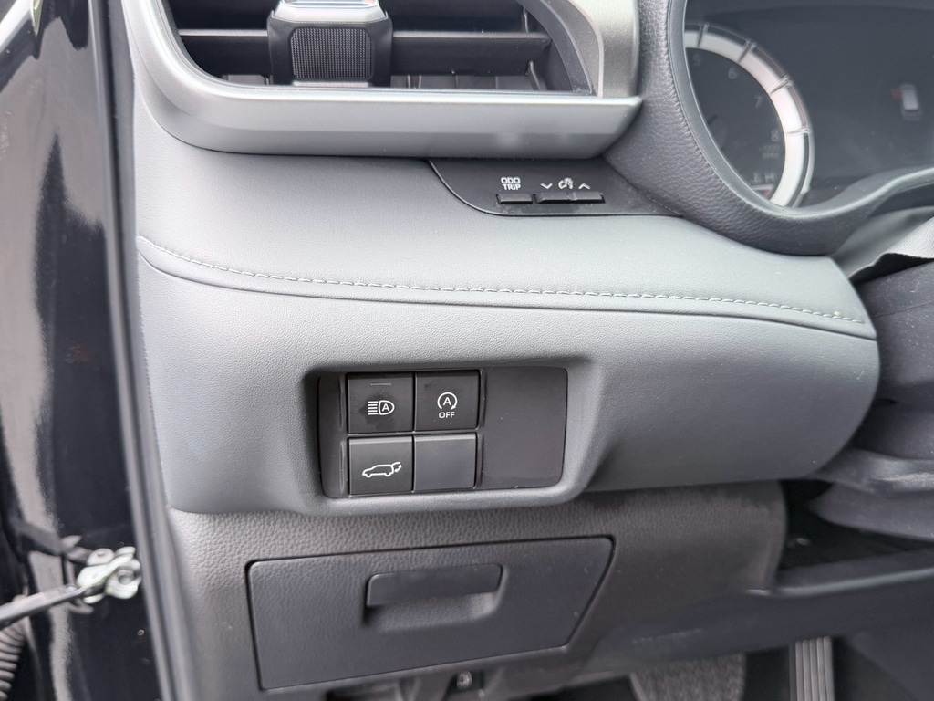 2025 Toyota Highlander LE - Photo 12