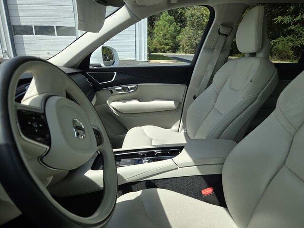 Used 2020 Volvo XC90 Momentum