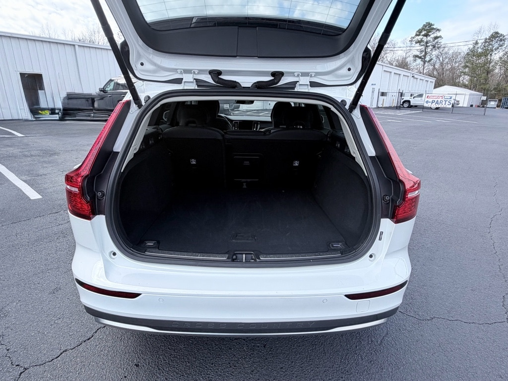 2025 Volvo V60 Cross Country Plus - Photo 9
