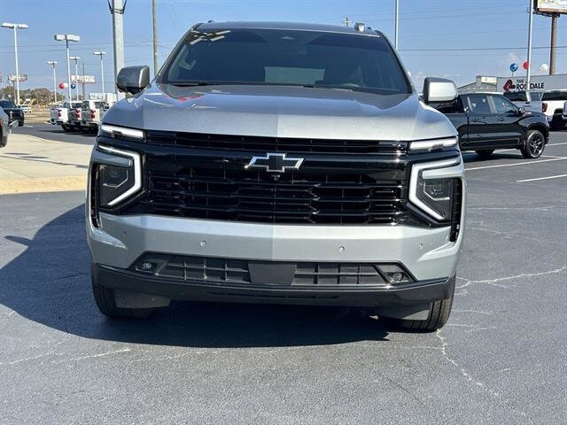 2025 Chevrolet Suburban RST photo 2