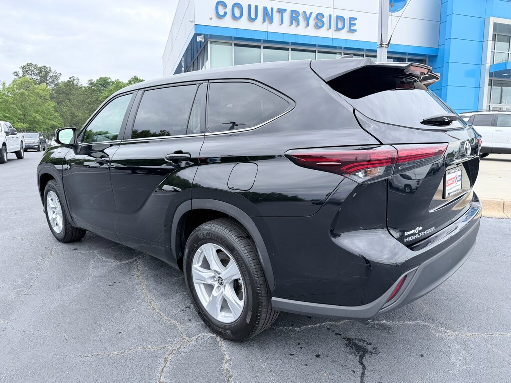 2025 Toyota Highlander LE - Photo 7