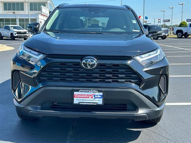 2024 Toyota RAV4 XLE photo 3